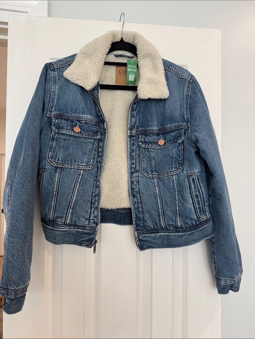 GAP Blue Cropped Denim Jacket with Cream Sherpa Collar